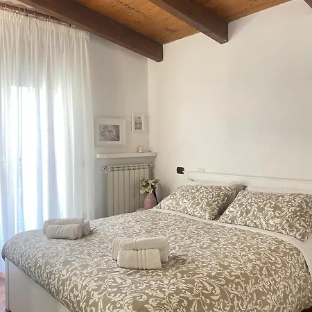 Carla's بومبيي